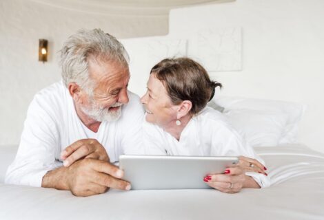 Understanding the Pros and Cons of Online Couples Therapy